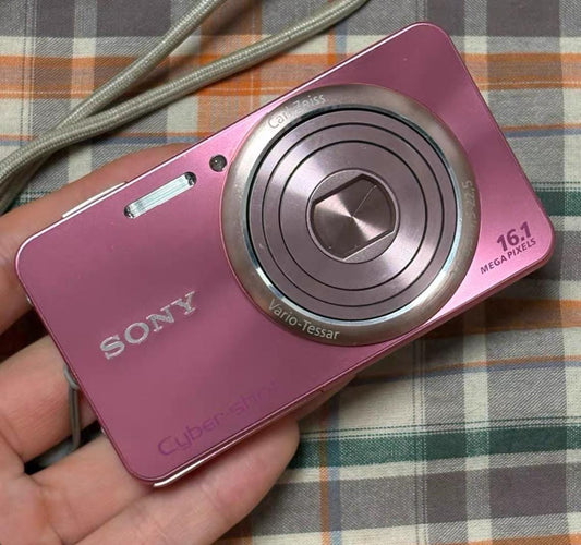 Sony Cyber-shot DSC-W570! Vintage digital camera