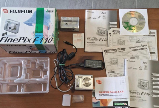 Fujifilm FinePix F440zoom! RARE !! original box!!!