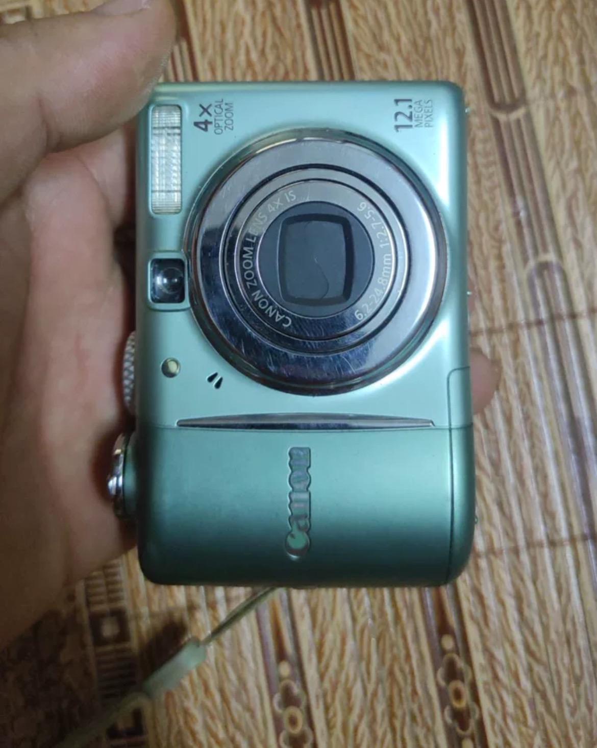 canon poweshot A1100is! 4 colours