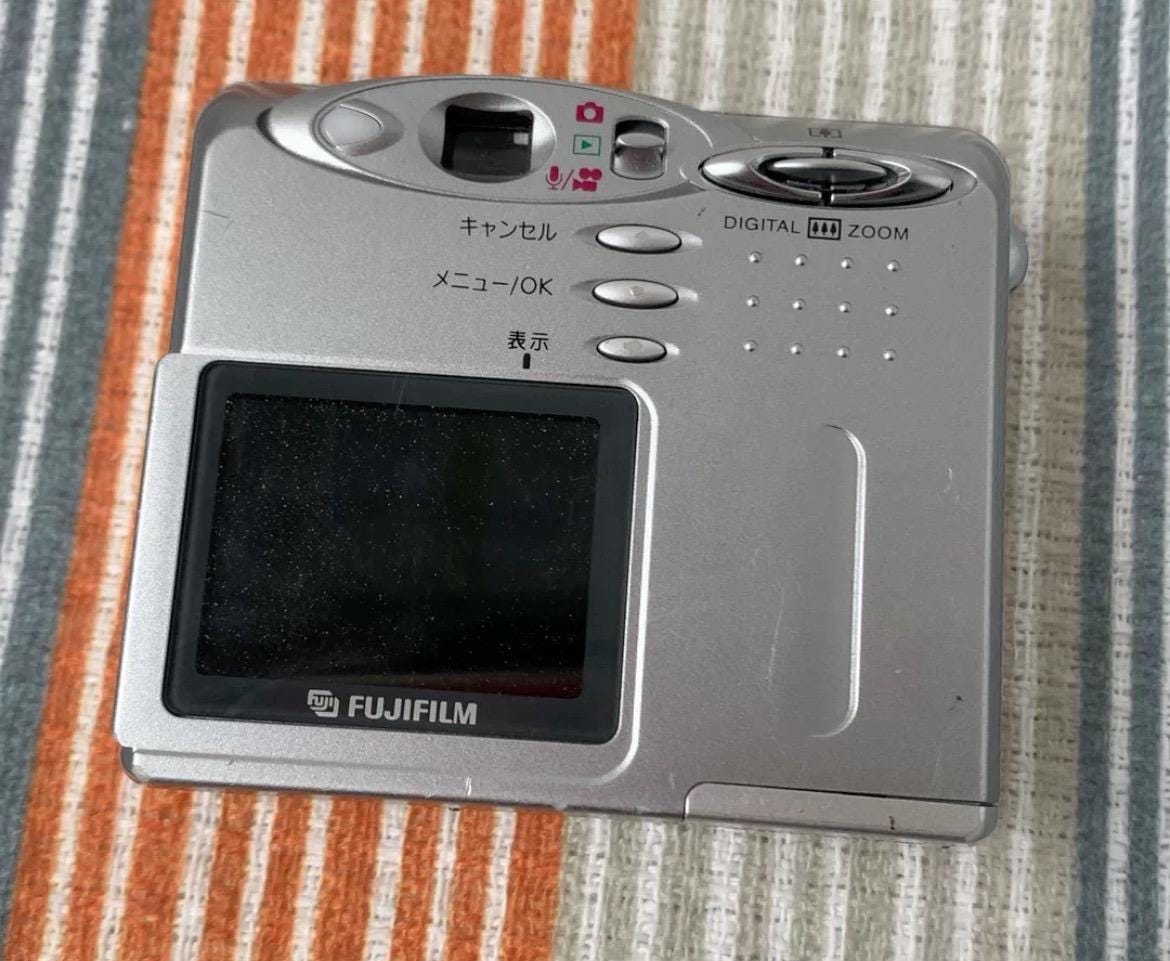 Fujifilm FinePix 30i ! Rare! Pastel colours