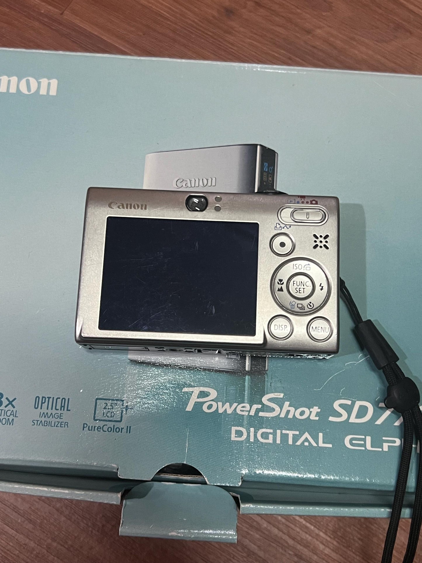 Canon PowerShot SD770 IS / Digital IXUS 85 IS! Original box! Vintage digital camera