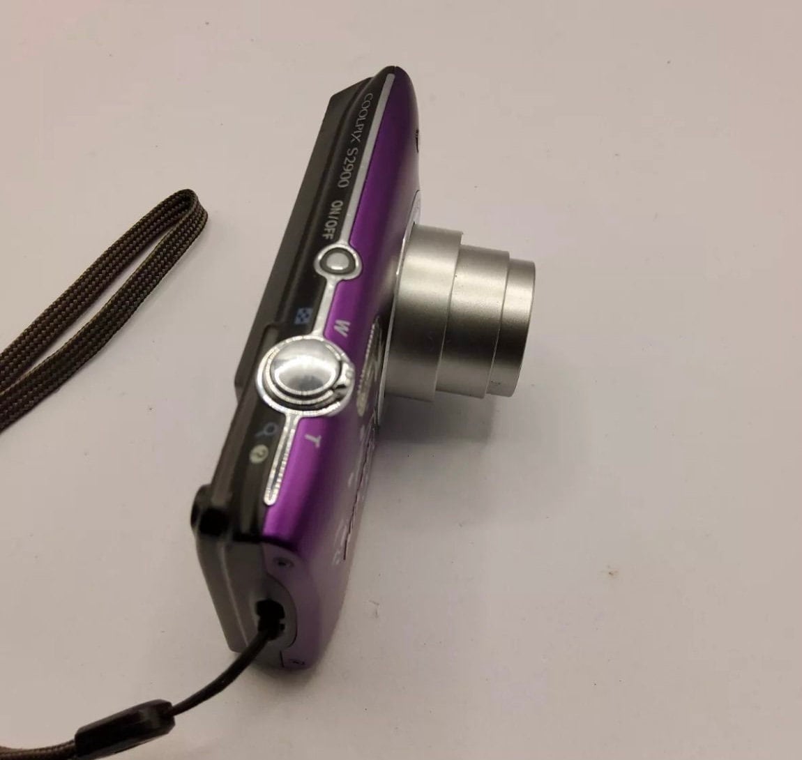Nikon CoolPix S2900! purple!  Rare design!