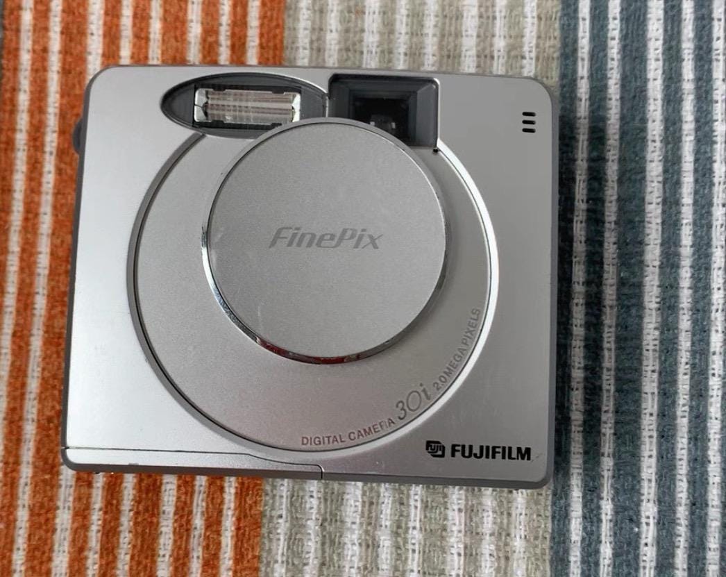Fujifilm FinePix 30i ! Rare! Pastel colours