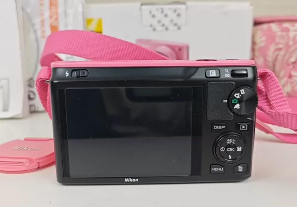 NIKON 1 J1 ! Rare with box