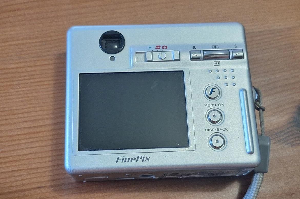 Fujifilm FinePix F440zoom! RARE !! original box!!!