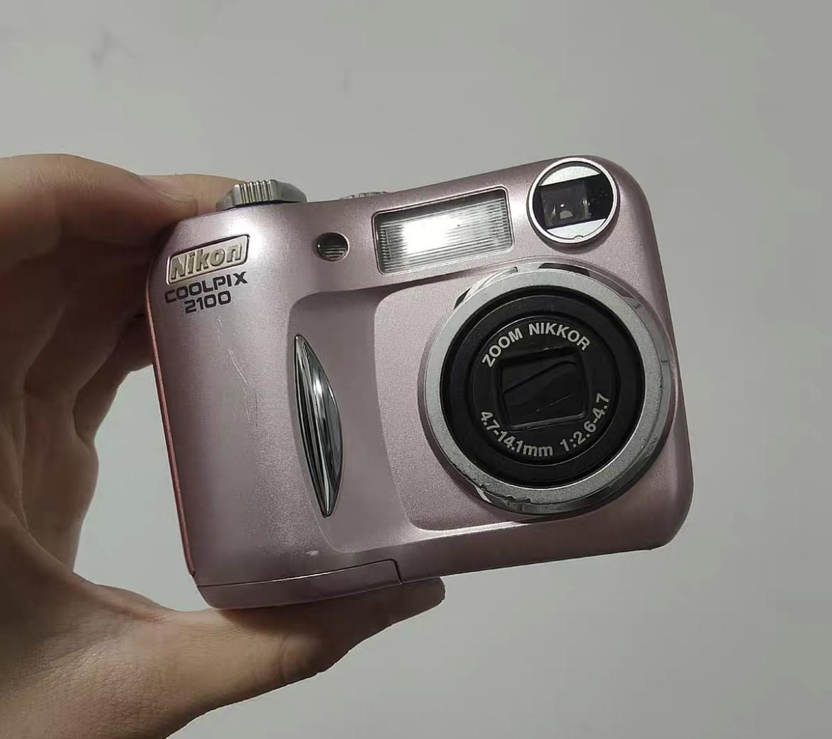 NIKON COOLPIX 2100 (E2100)  Rare colours