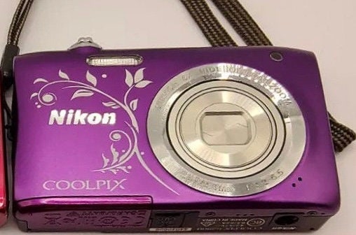 Nikon CoolPix S2900! purple!  Rare design!