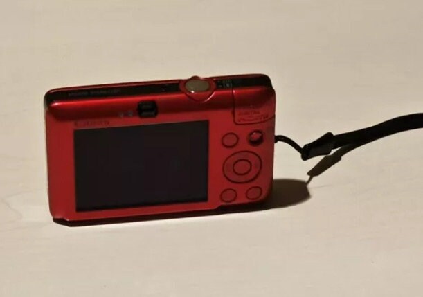canon IXUS 100is！RARE Red !
