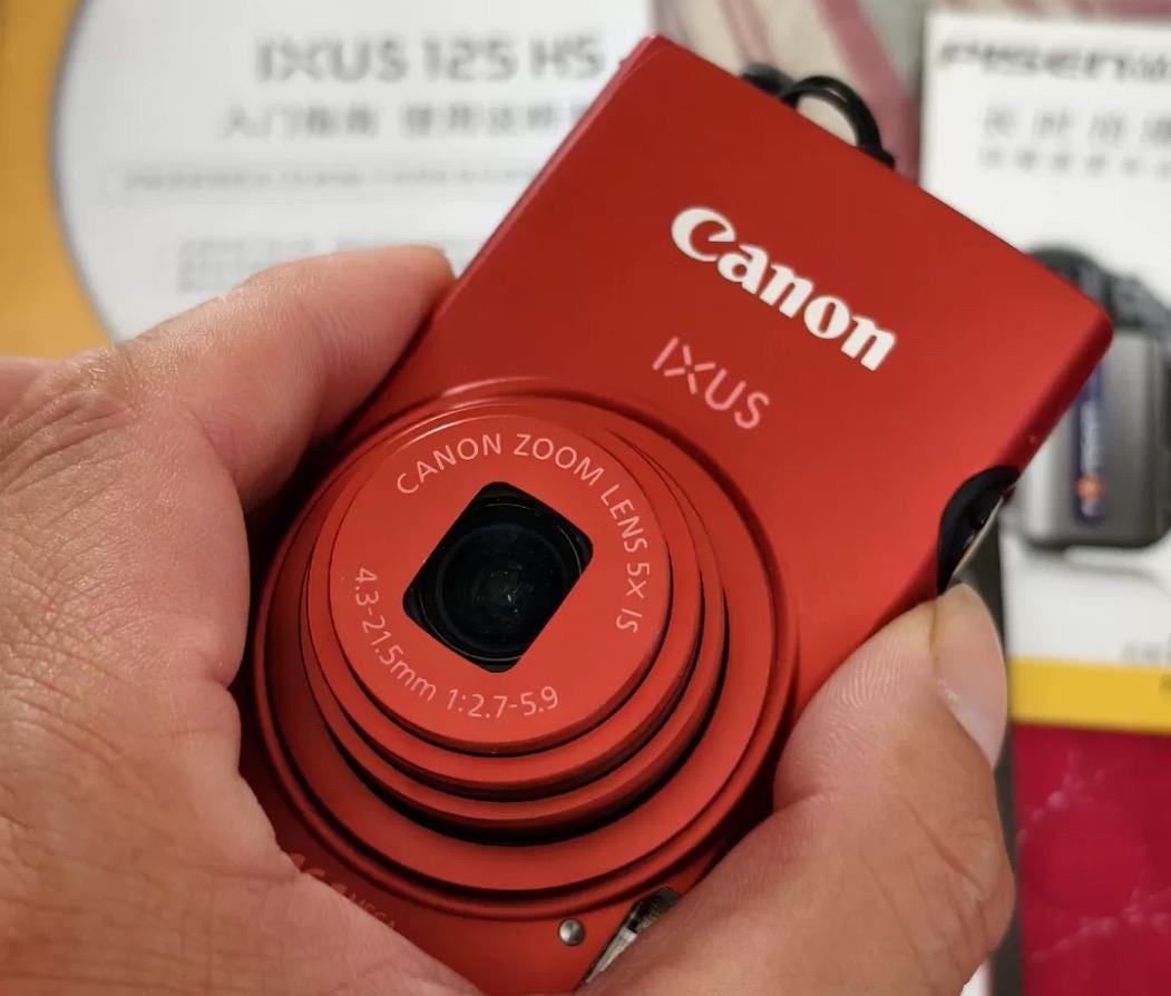 Canon IXUS 125 hs ! Red