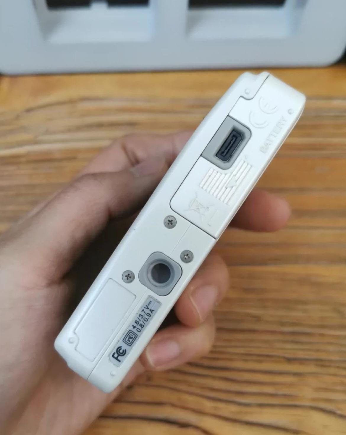 Nikon CoolPix S1 ！ white