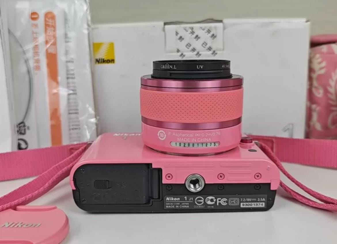 NIKON 1 J1 ! Rare with box