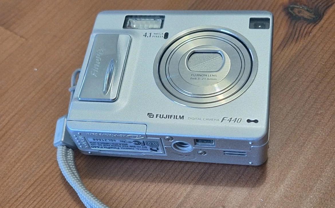 Fujifilm FinePix F440zoom! RARE !! original box!!!