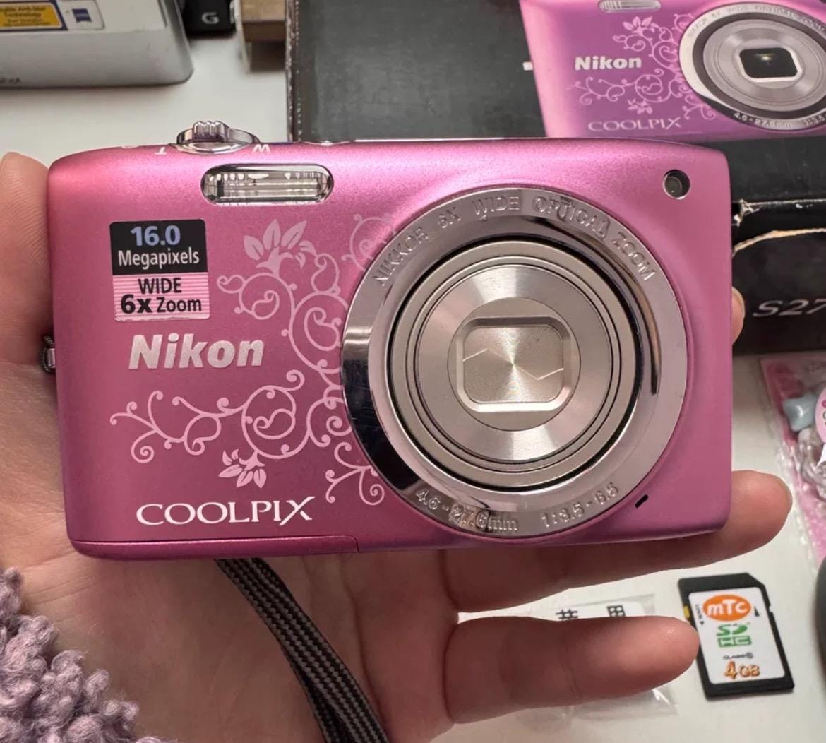 Nikon CoolPix S2700! Floral Special Edition