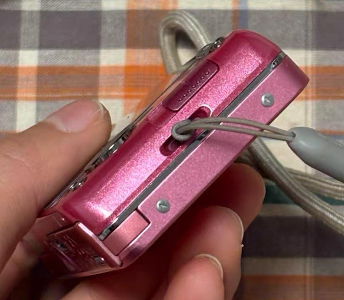 Sony Cyber-shot DSC-W570! Vintage digital camera