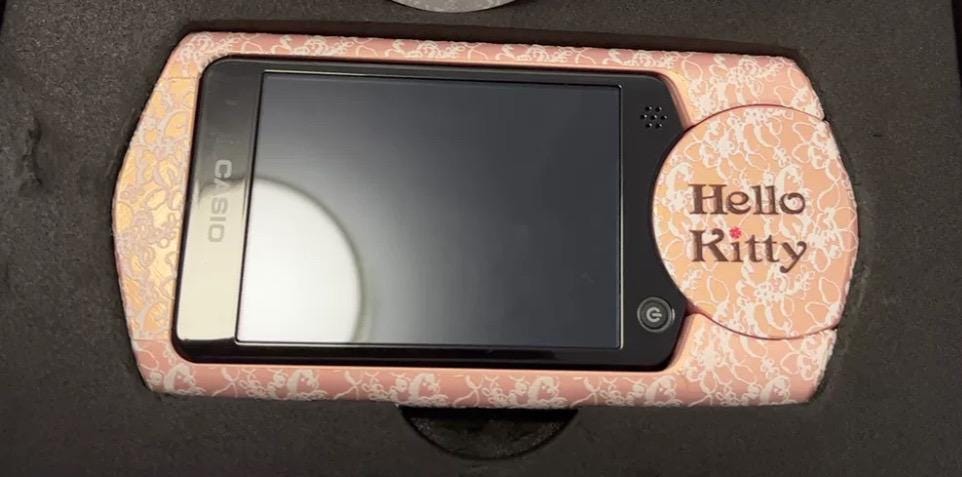 Casio Exilim EX-TR500! Hello Kitty edition