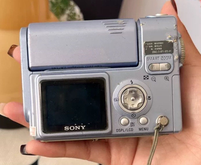 Sony CyberShot DSC-F77！Ice blue