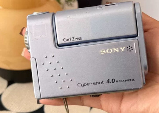 Sony CyberShot DSC-F77！Ice blue