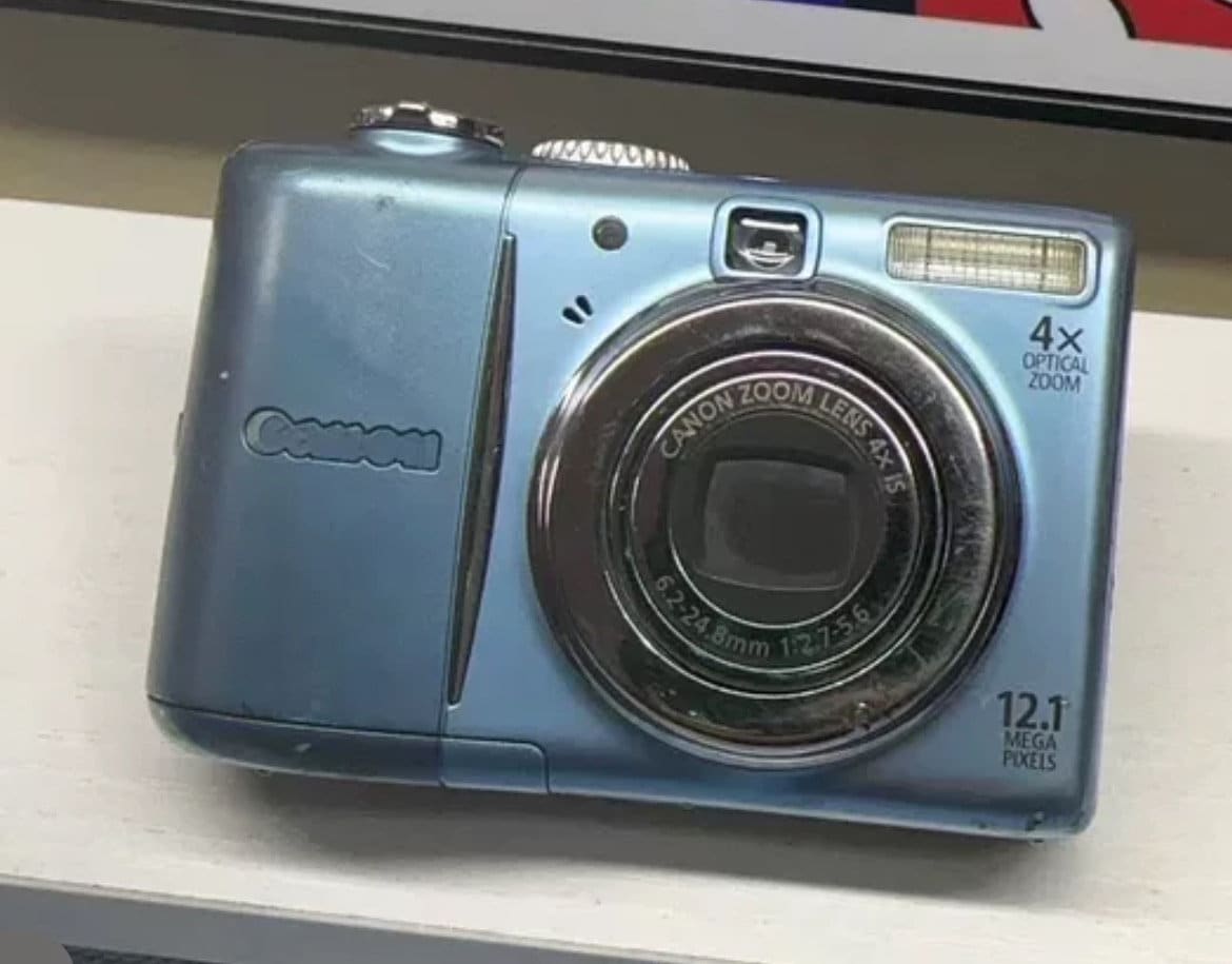 canon poweshot A1100is! 4 colours