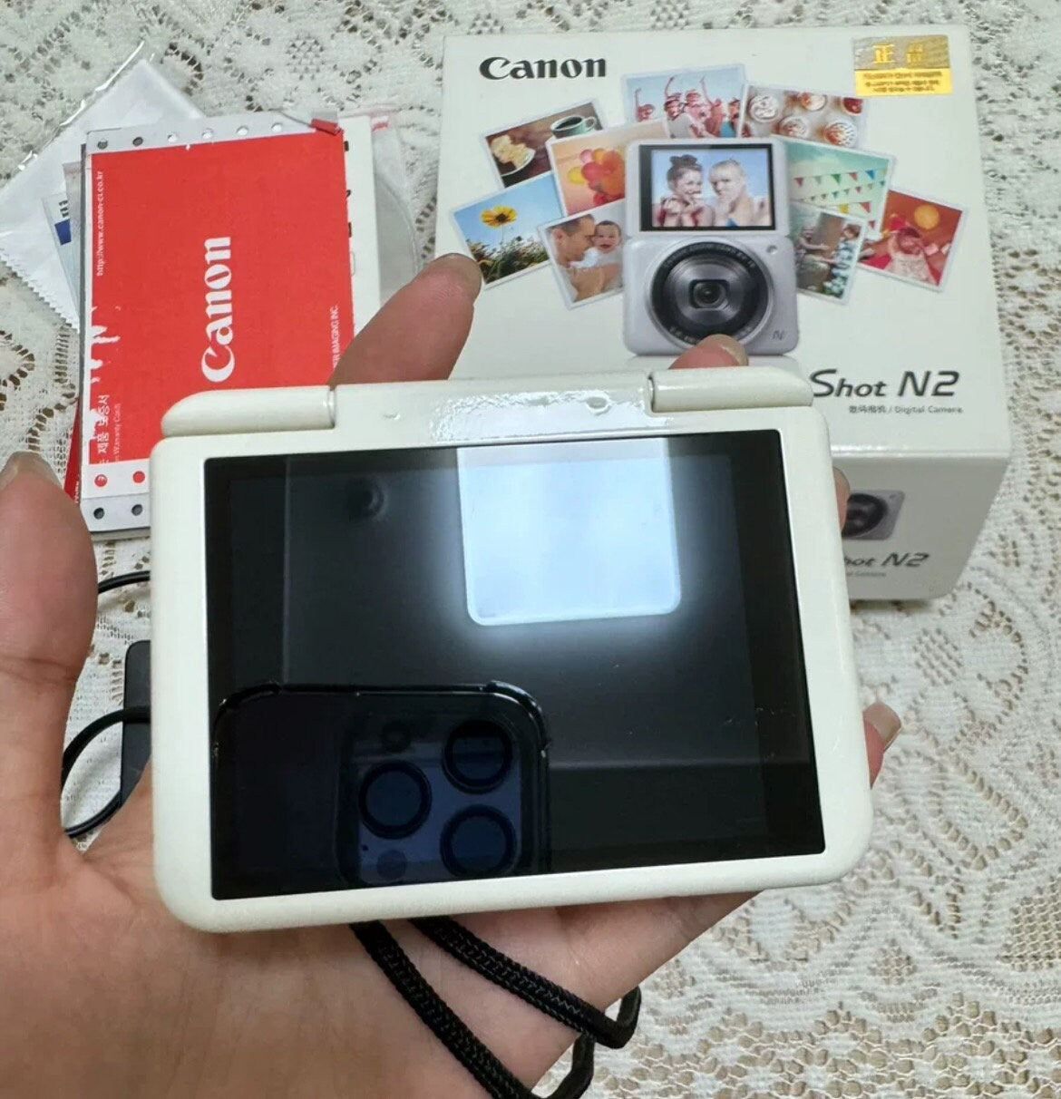 Canon Powershot N2 !RARE in box! flip screen - black/white