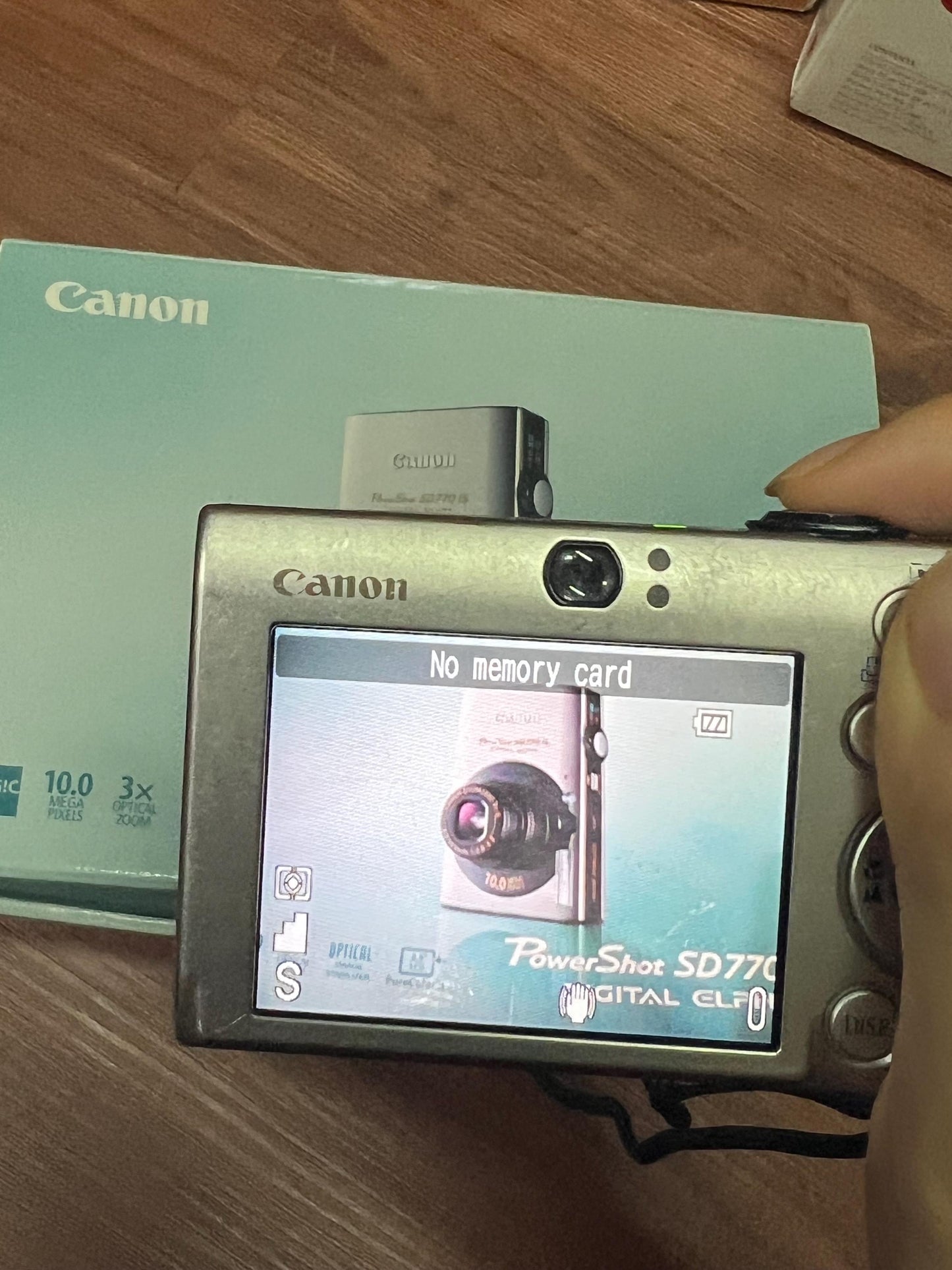 Canon PowerShot SD770 IS / Digital IXUS 85 IS! Original box! Vintage digital camera