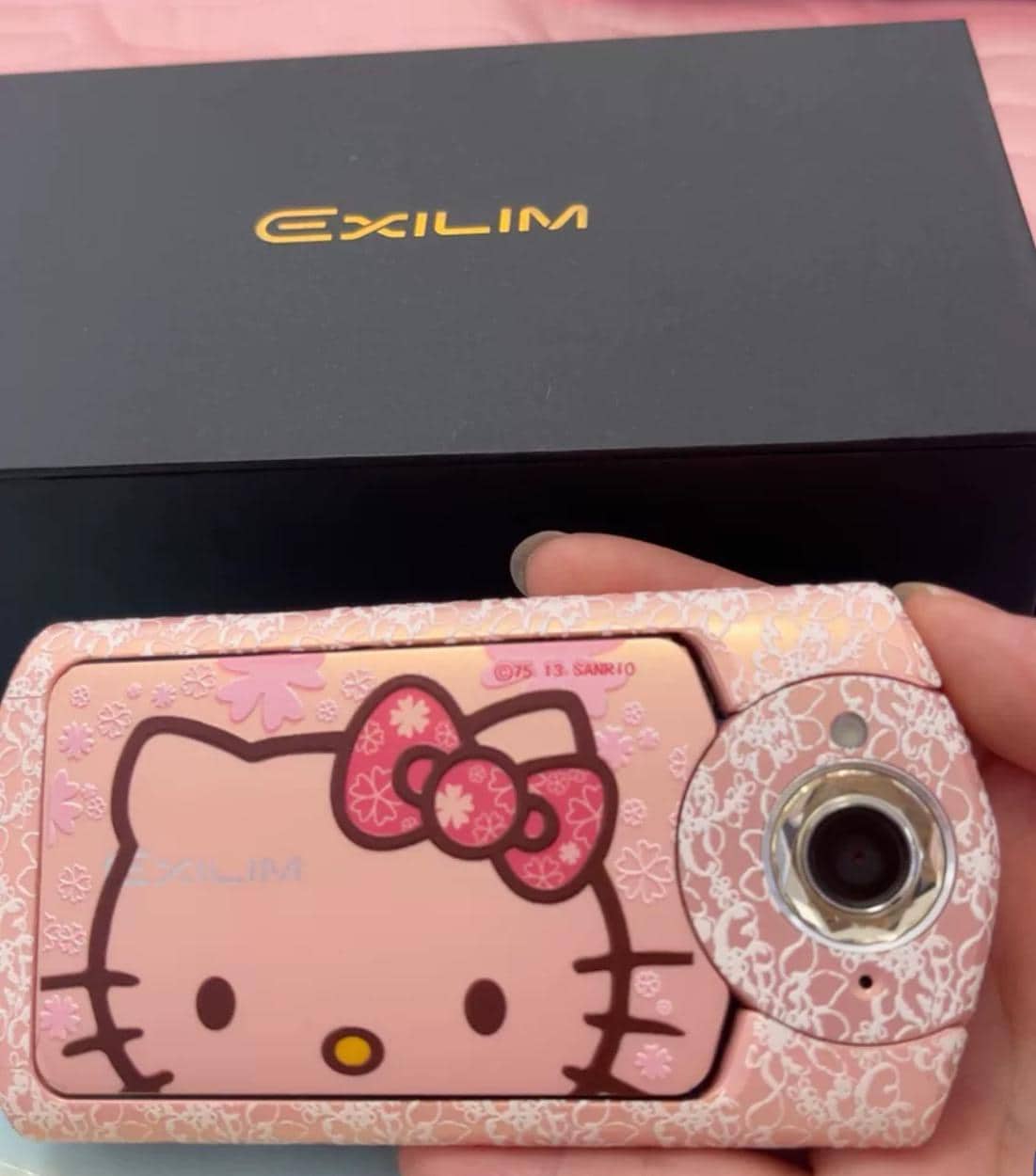 Casio Exilim EX-TR500! Hello Kitty edition