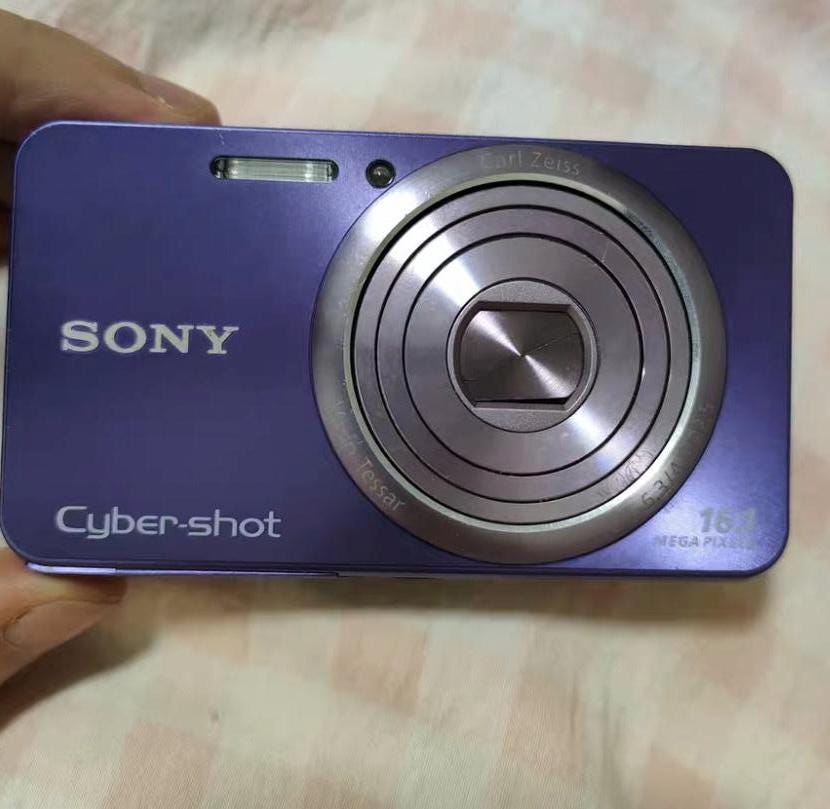 Sony Cyber-shot DSC-W570! Vintage digital camera