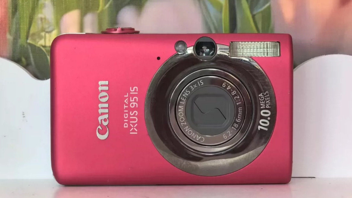 Canon Ixus 95 is ( RARE colours) pink!green!blue