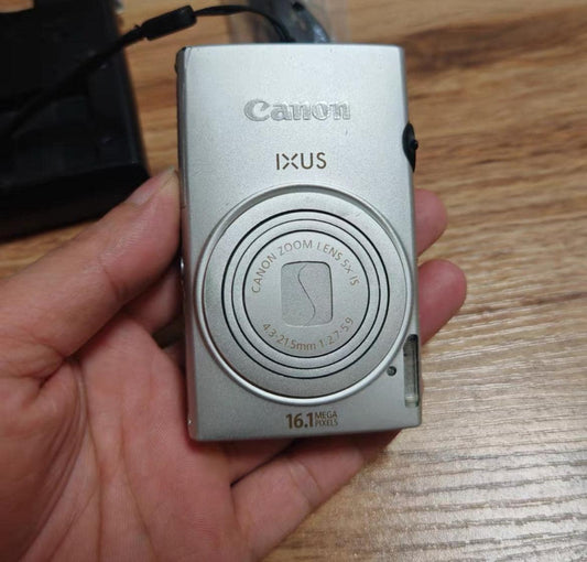 Canon IXUS 125hs ! In Box!! Vintage digital camera!