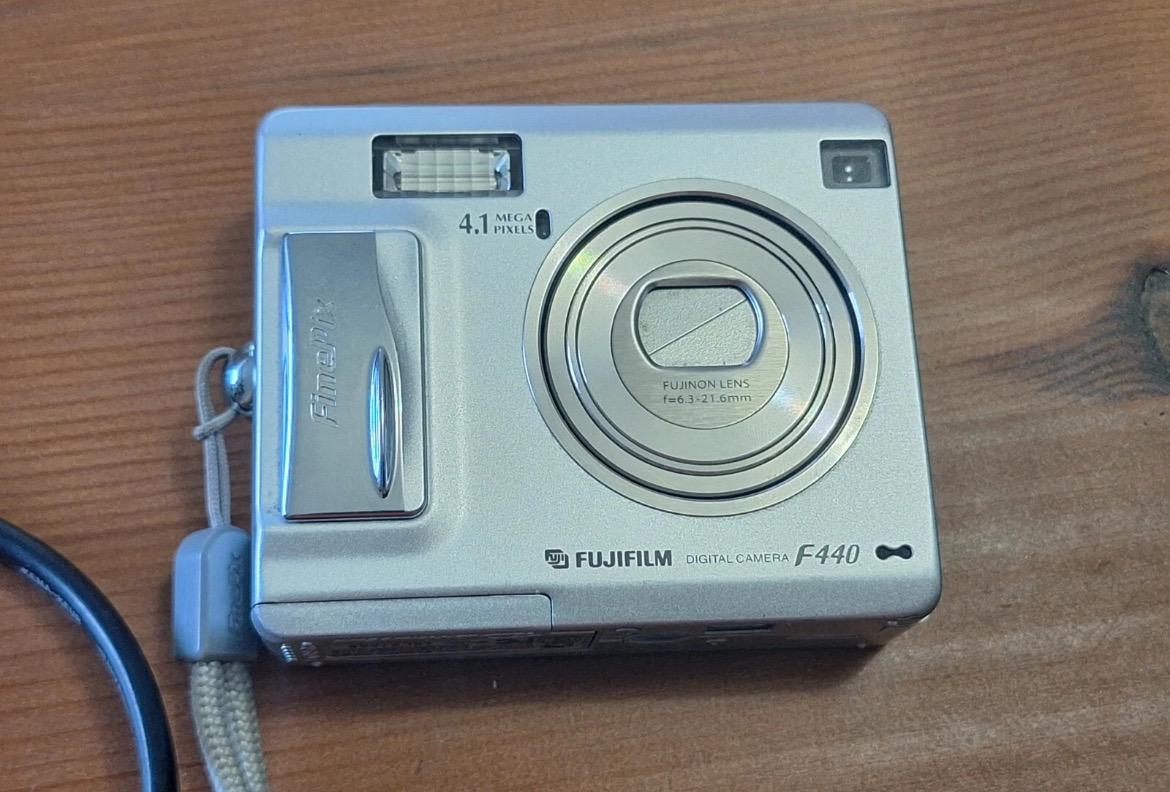 Fujifilm FinePix F440zoom! RARE !! original box!!!