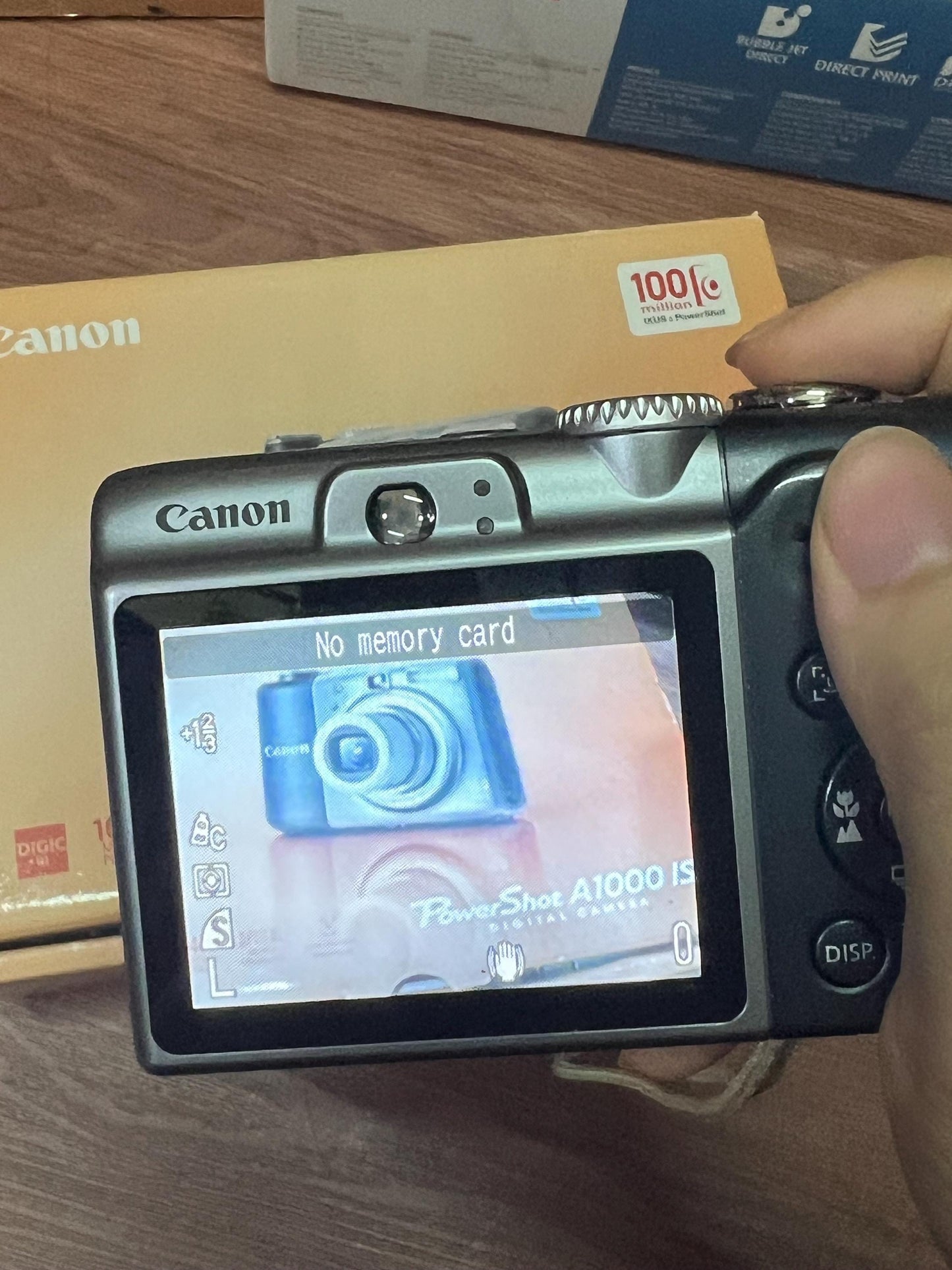 Canon PowerShot A1000 is! Original box! Vintage digital camera