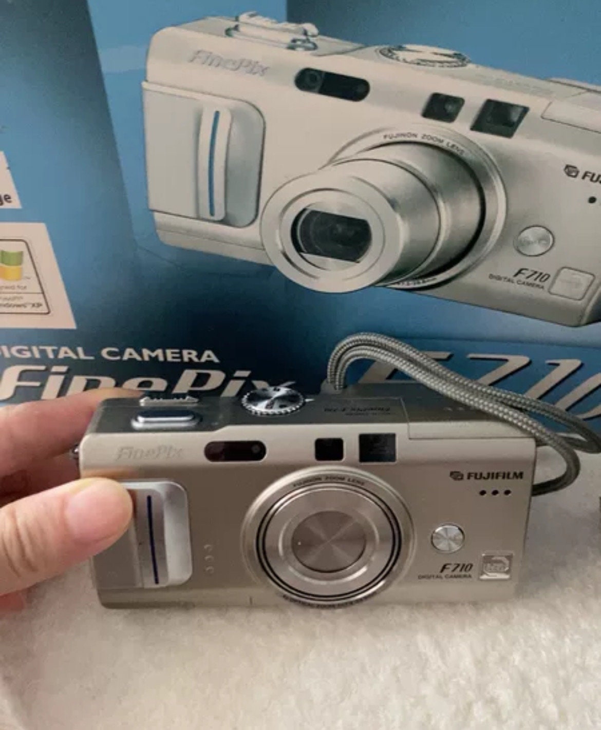 Fujifilm Finepix F710 ! boxed