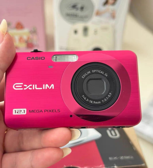 Like NEW! CASIO Exilim EX-Z90! Original box! Barbie Pink! vintage digital camera