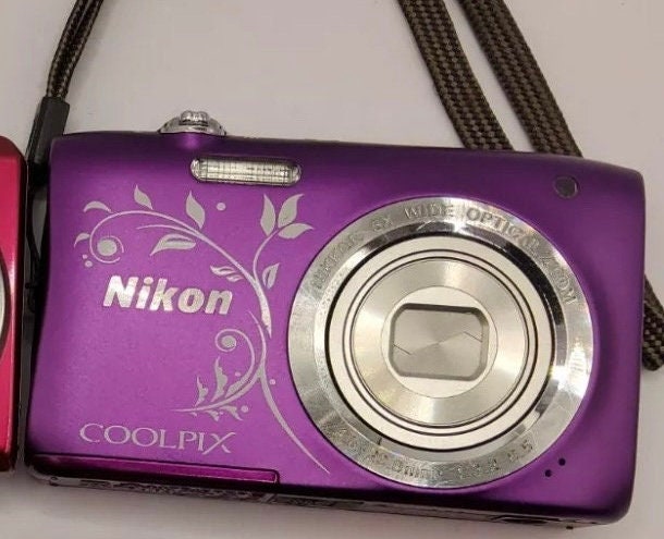 Nikon CoolPix S2900! purple!  Rare design!