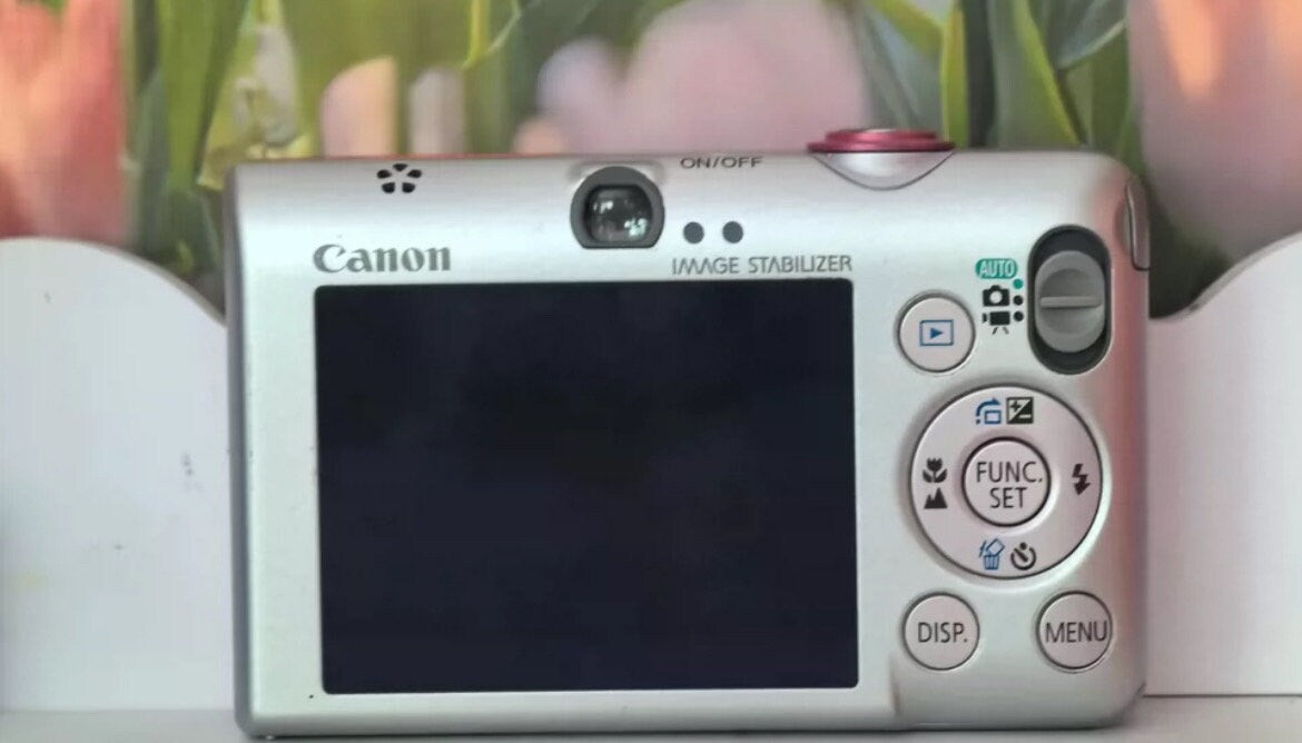 Canon Ixus 95 is ( RARE colours) pink!green!blue