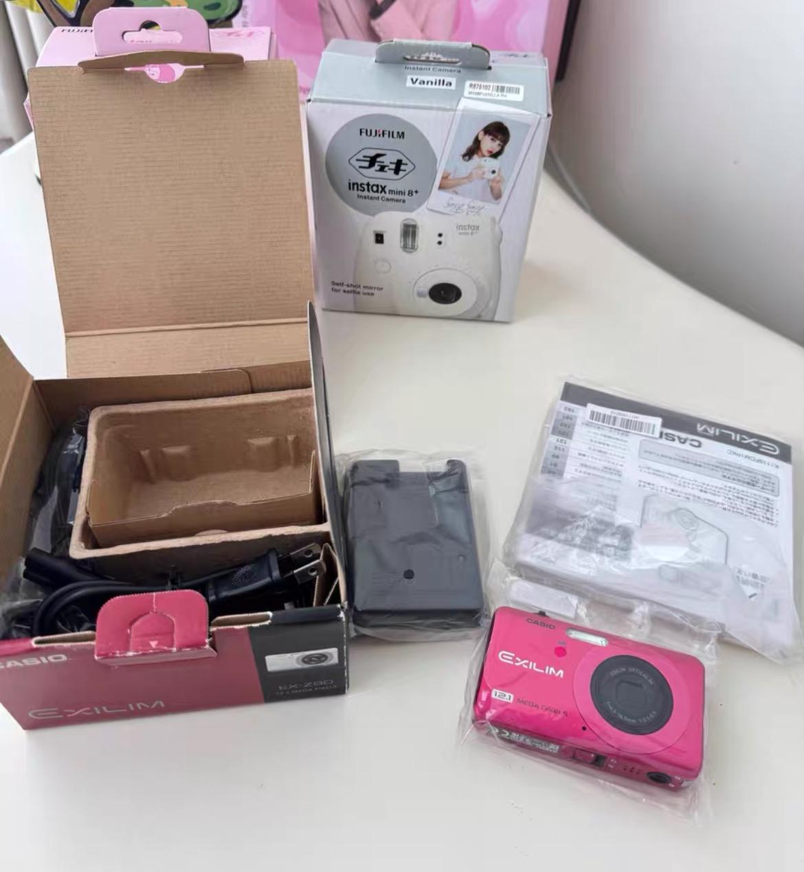 Like NEW! CASIO Exilim EX-Z90! Original box! Barbie Pink! vintage digital camera
