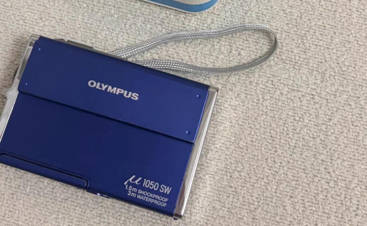 Olympus Mju 1050SW (Stylus 1050sw)Freeze, Shock, Water proof!  Vintage digital camera