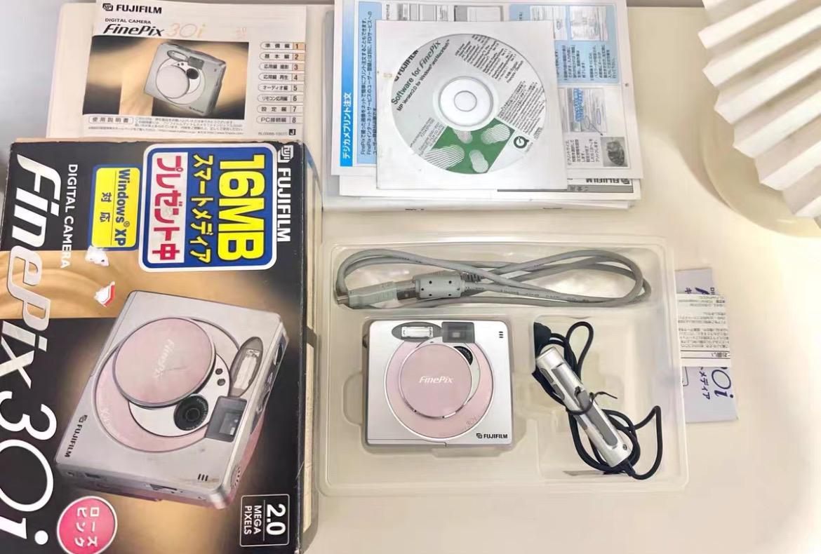 Fujifilm FinePix 30i ! Rare! Pastel colours
