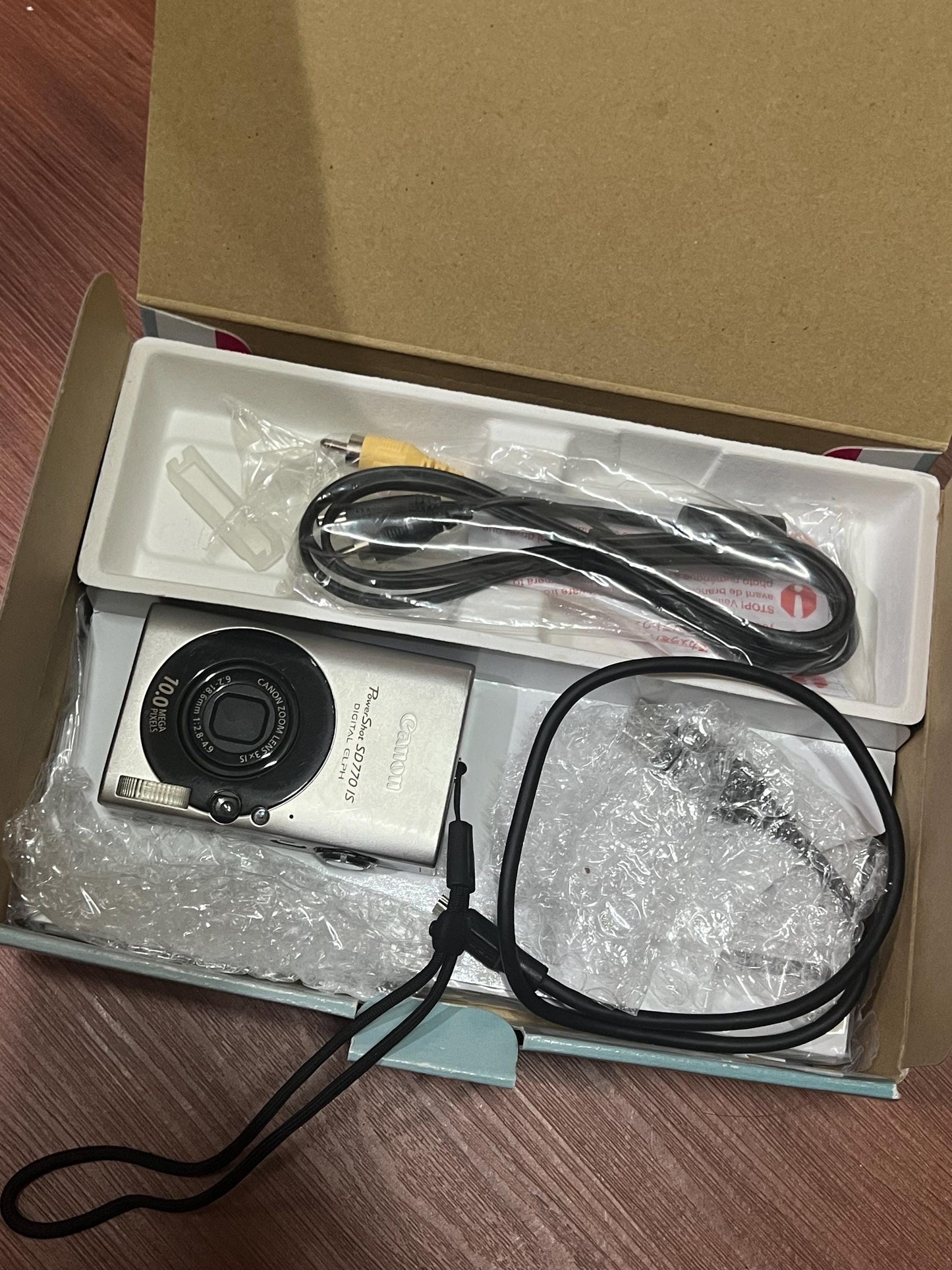 Canon PowerShot SD770 IS / Digital IXUS 85 IS! Original box! Vintage digital camera