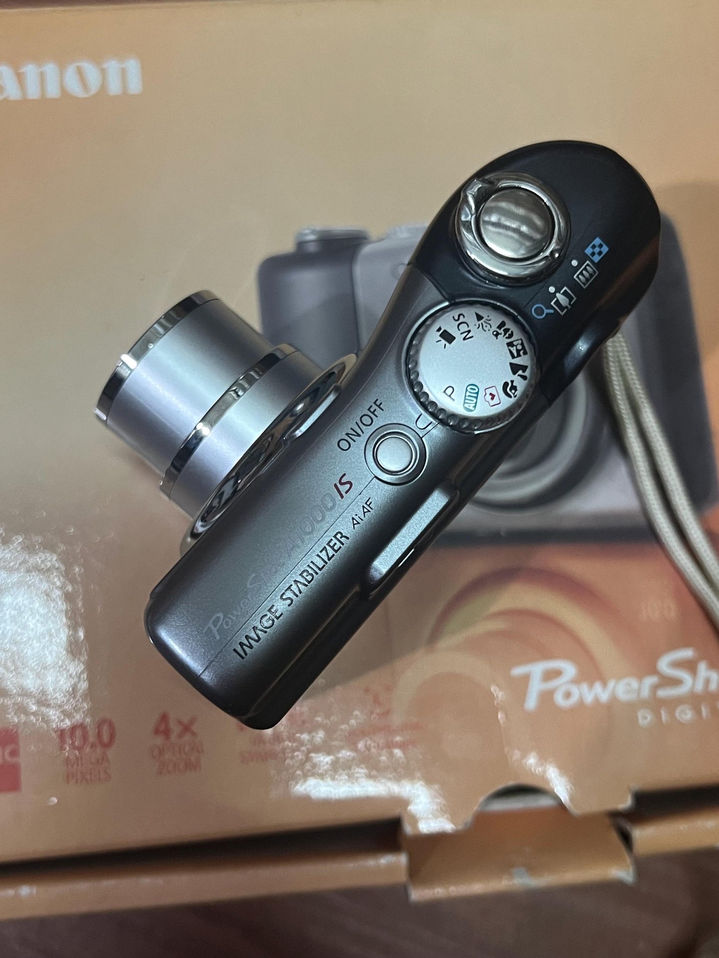 Canon PowerShot A1000 is! Original box! Vintage digital camera