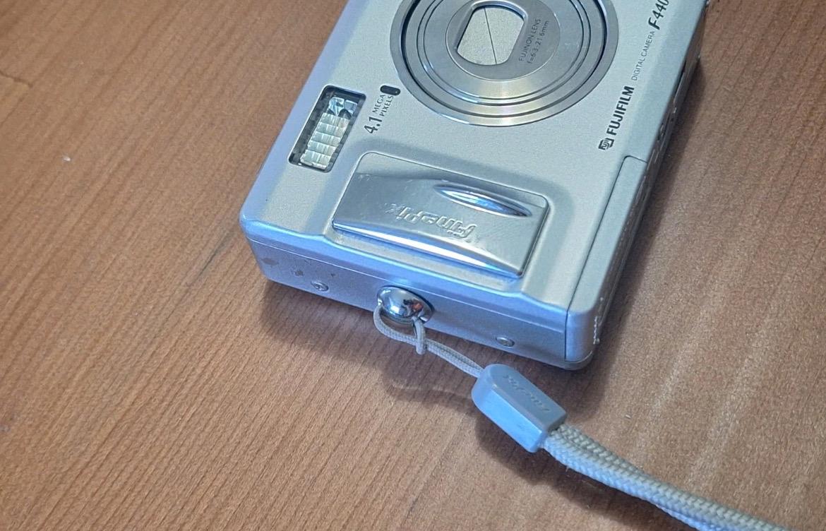 Fujifilm FinePix F440zoom! RARE !! original box!!!