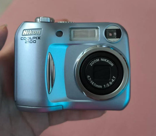 NIKON COOLPIX 2100 (E2100)  Rare colours