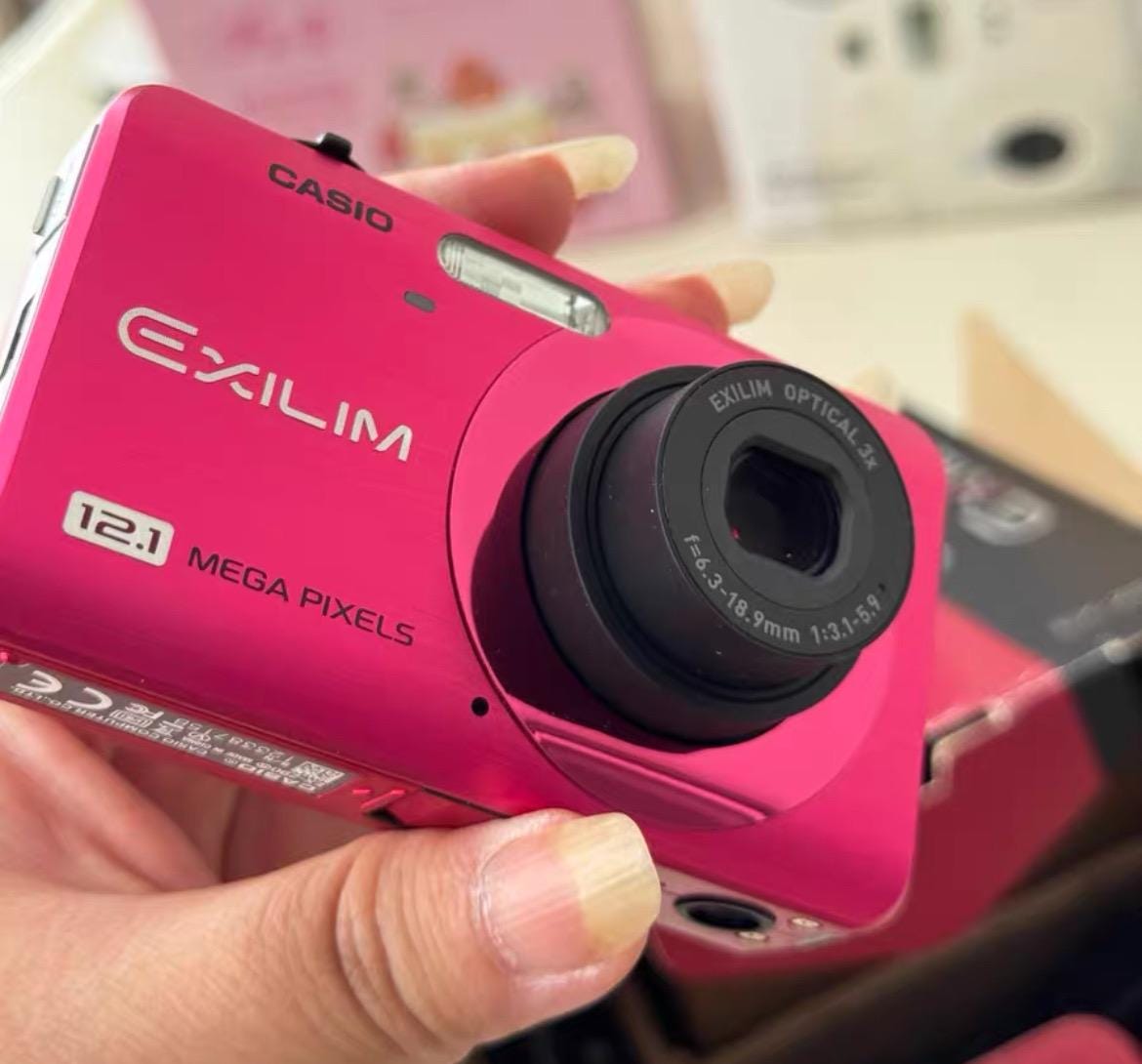 Like NEW! CASIO Exilim EX-Z90! Original box! Barbie Pink! vintage digital camera