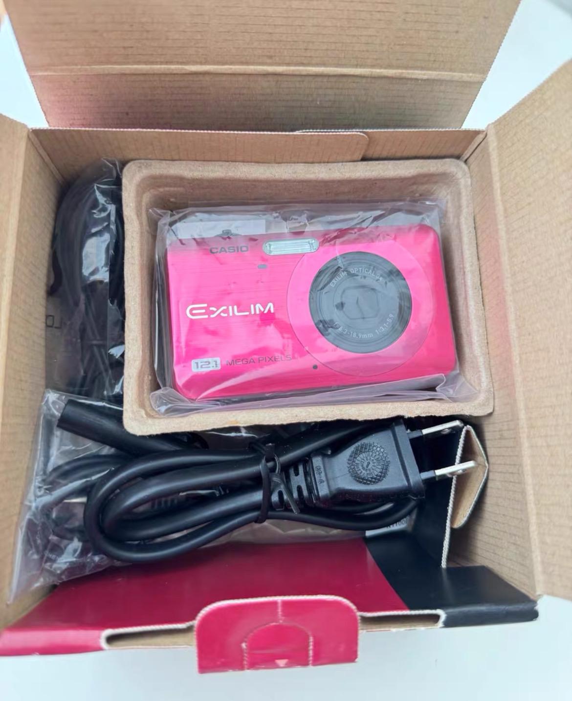 Like NEW! CASIO Exilim EX-Z90! Original box! Barbie Pink! vintage digital camera