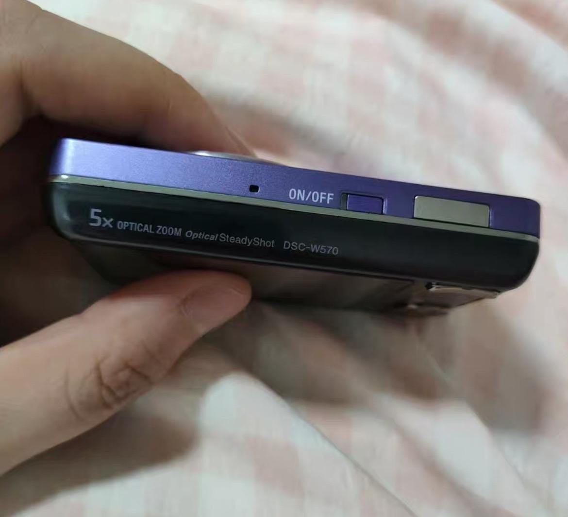 Sony Cyber-shot DSC-W570! Vintage digital camera