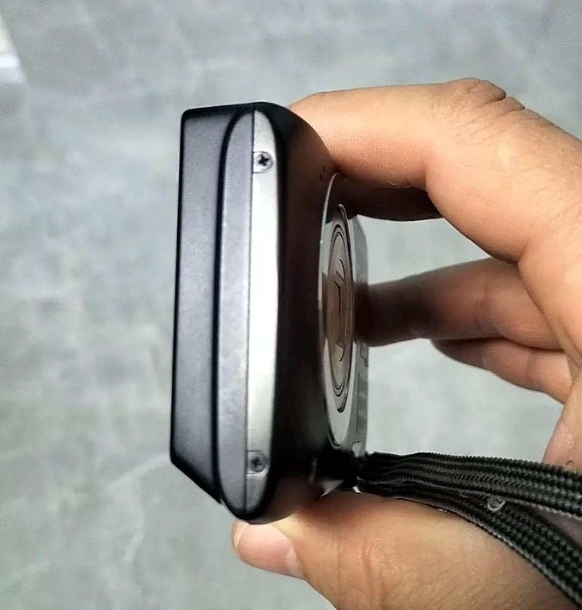 Nikon CoolPix S2600!  Rare design!