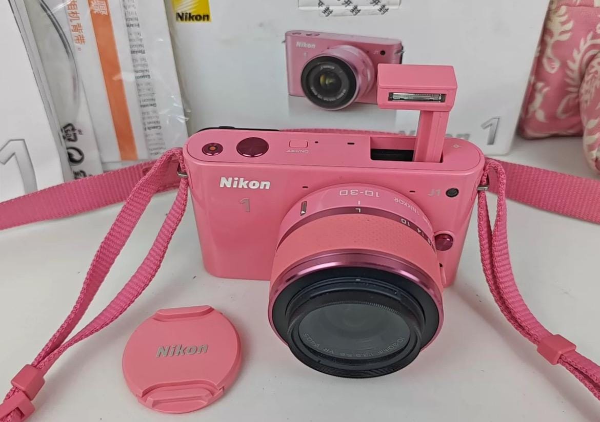 NIKON 1 J1 ! Rare with box