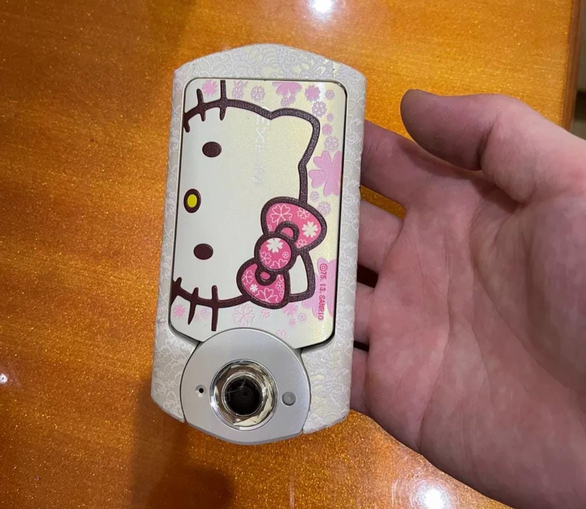 Casio Exilim EX-TR500! Hello Kitty edition