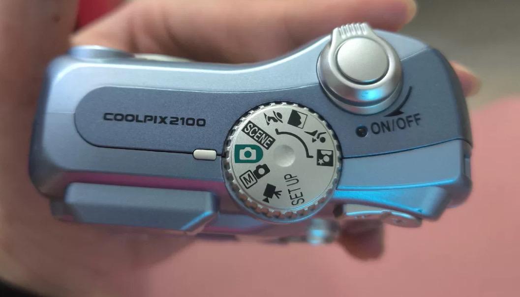 NIKON COOLPIX 2100 (E2100)  Rare colours